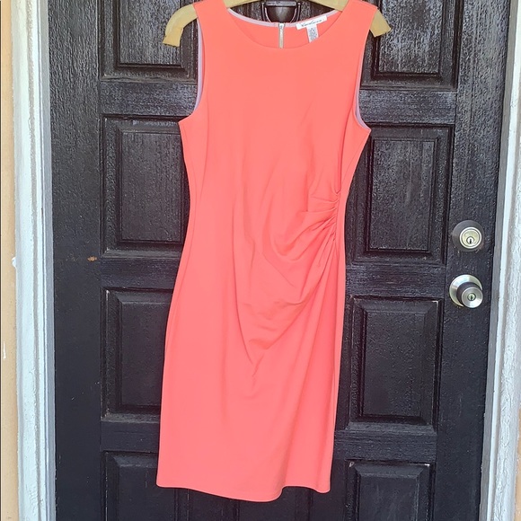 Adorable dress with a long zipper - Picture 2 of 5